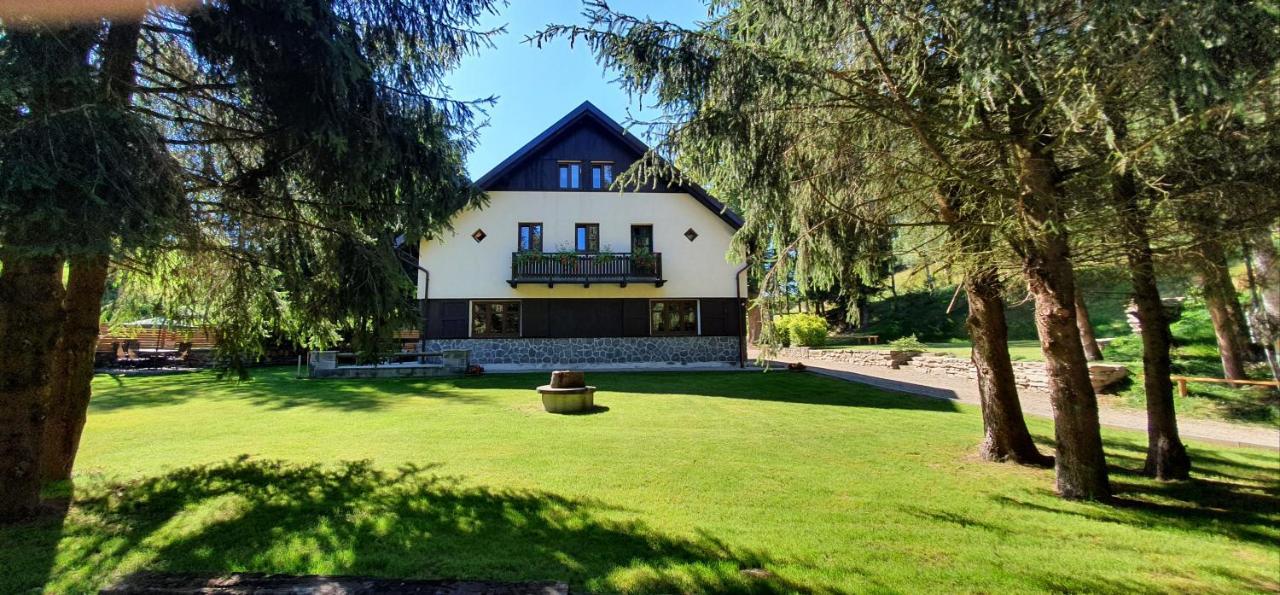 Apartmány Chalupa Pod lípou Staré Město Exterior foto